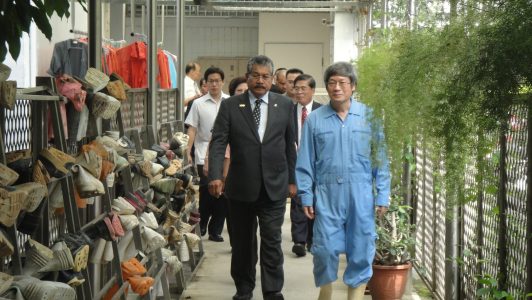 20111012_夏博引導帛琉總統及田大使等人參訪現場 20111012_夏博引導帛琉總統及田大使等人參訪現場