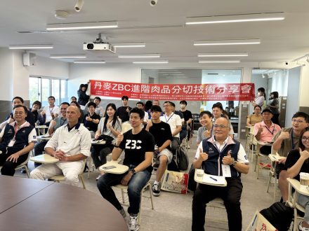 丹麥ZBC進階肉品分切技術分享會大合照-scaled